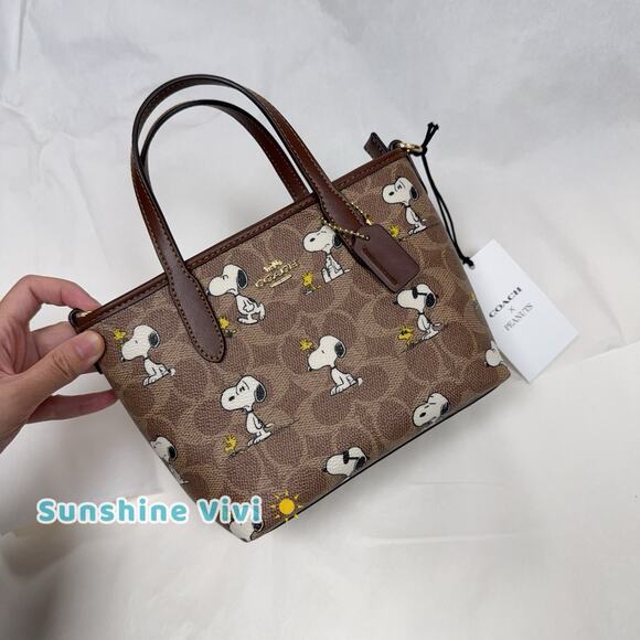 NWT Coach X Peanuts City Mini Tote Bag Signature Canvas With Snoopy Print CBS83 - Picture 7 of 8